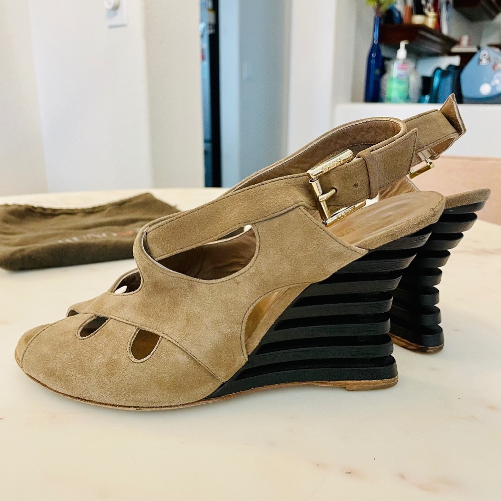 Bruno Magli Strappy Sandals Taupe Size 39 (US 8)